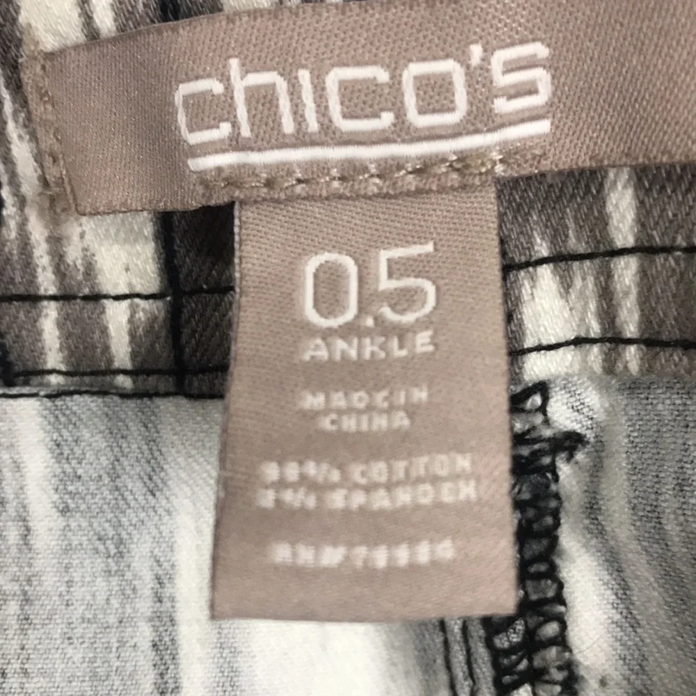 Chico’s Size 6 (Chico’s size 0.5) Five Pocket Ankle Pant